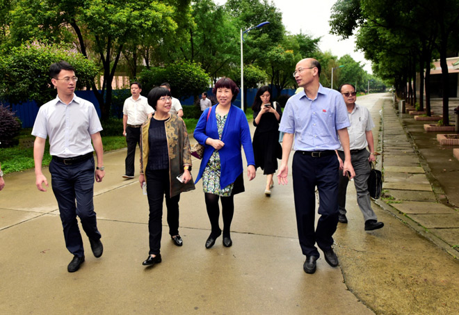 人民网副总裁唐维红等一行莅我校专程调研采访